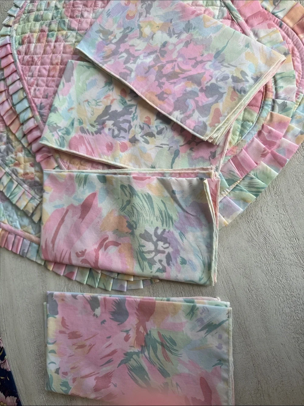 NWOT set of 4 quilted placemats & napkins